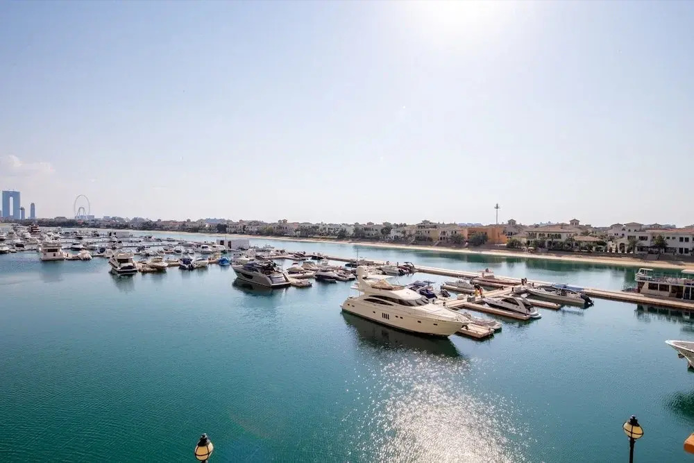 Дубай: Distinctively Sophisticated 3BR Apartment in Palm Jumeirah