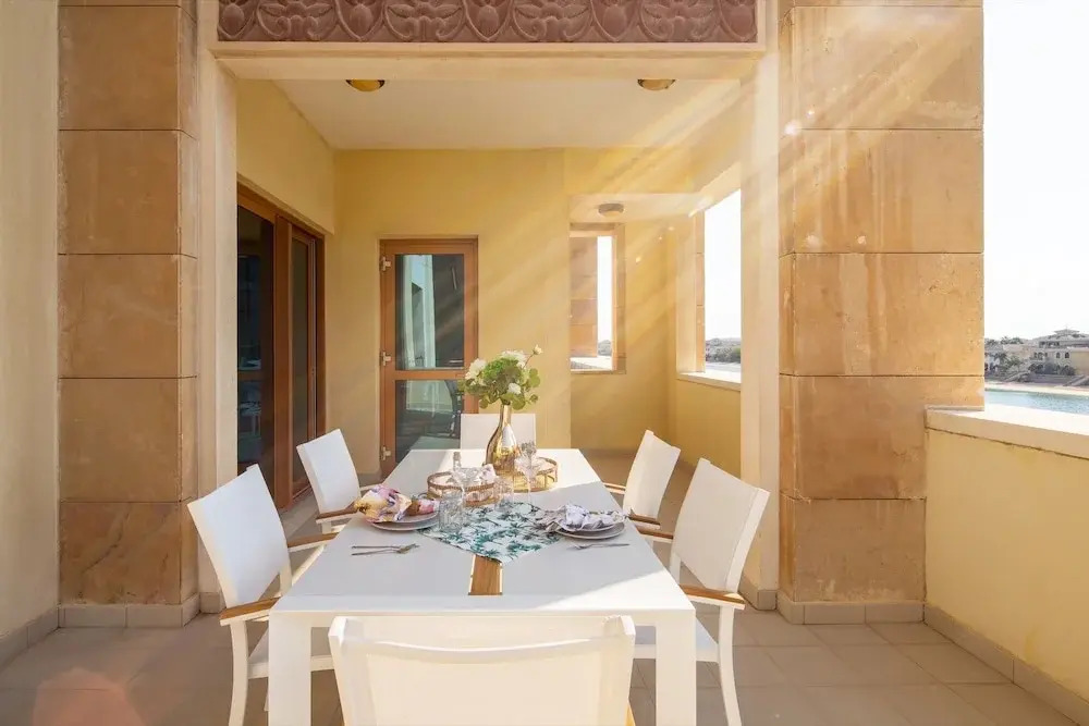Дубай: Distinctively Sophisticated 3BR Apartment in Palm Jumeirah