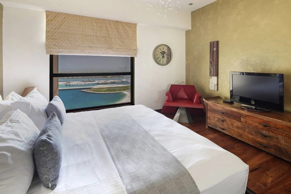 Дубай: Deluxe + Premium 1BR in JBR With Full Sea Views!