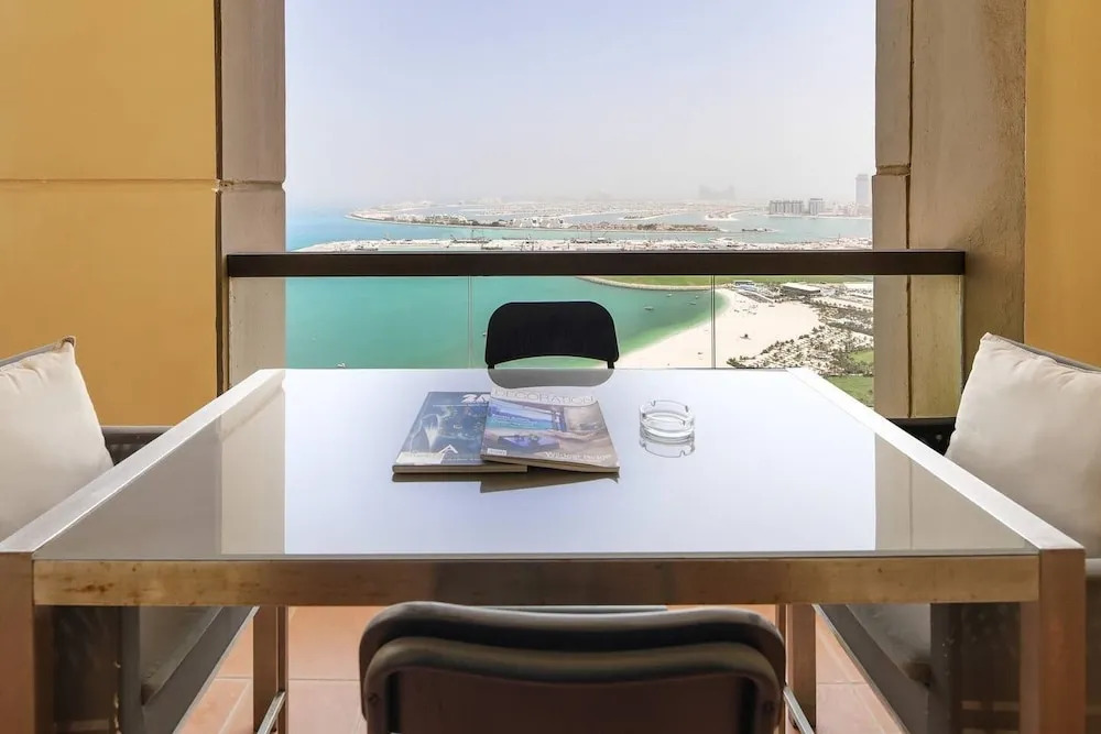 Deluxe + Premium 1BR in JBR With Full Sea Views! — фото 2