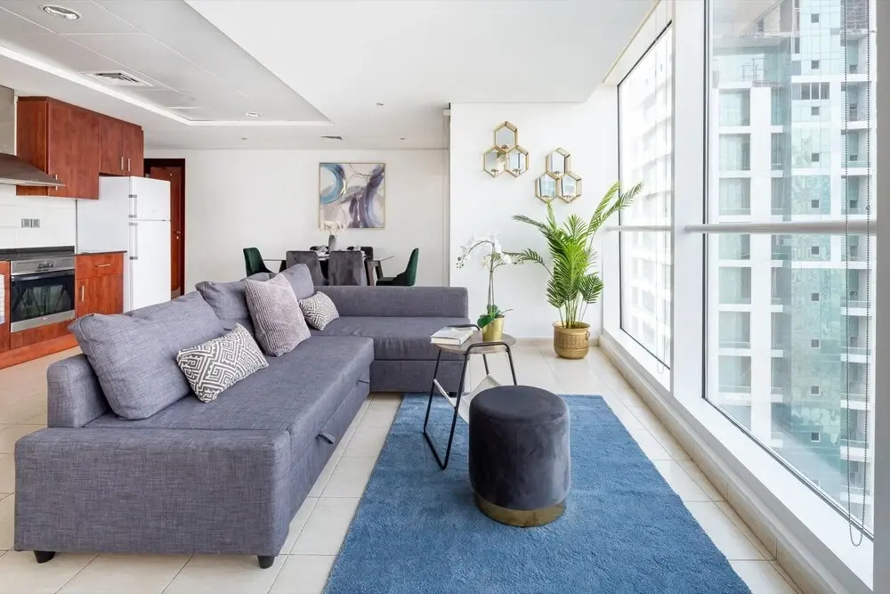 Дубай: Breathtaking Views From This Spacious 1BR Apartment in JLT