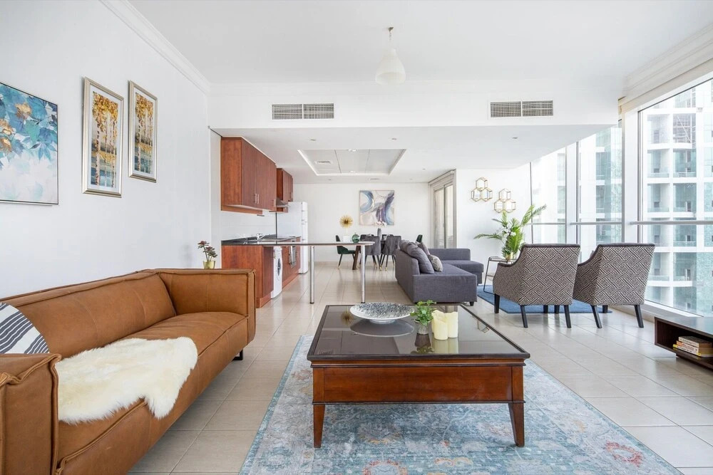 Дубай: Breathtaking Views From This Spacious 1BR Apartment in JLT