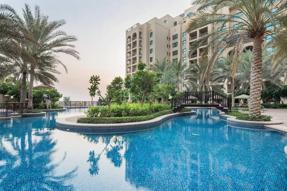 Дубай: Direct Beach Access! - Luxurious 1BR in Fairmont