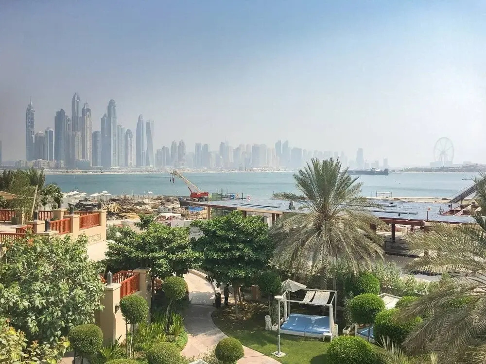 Дубай: Direct Beach Access! - Luxurious 1BR in Fairmont