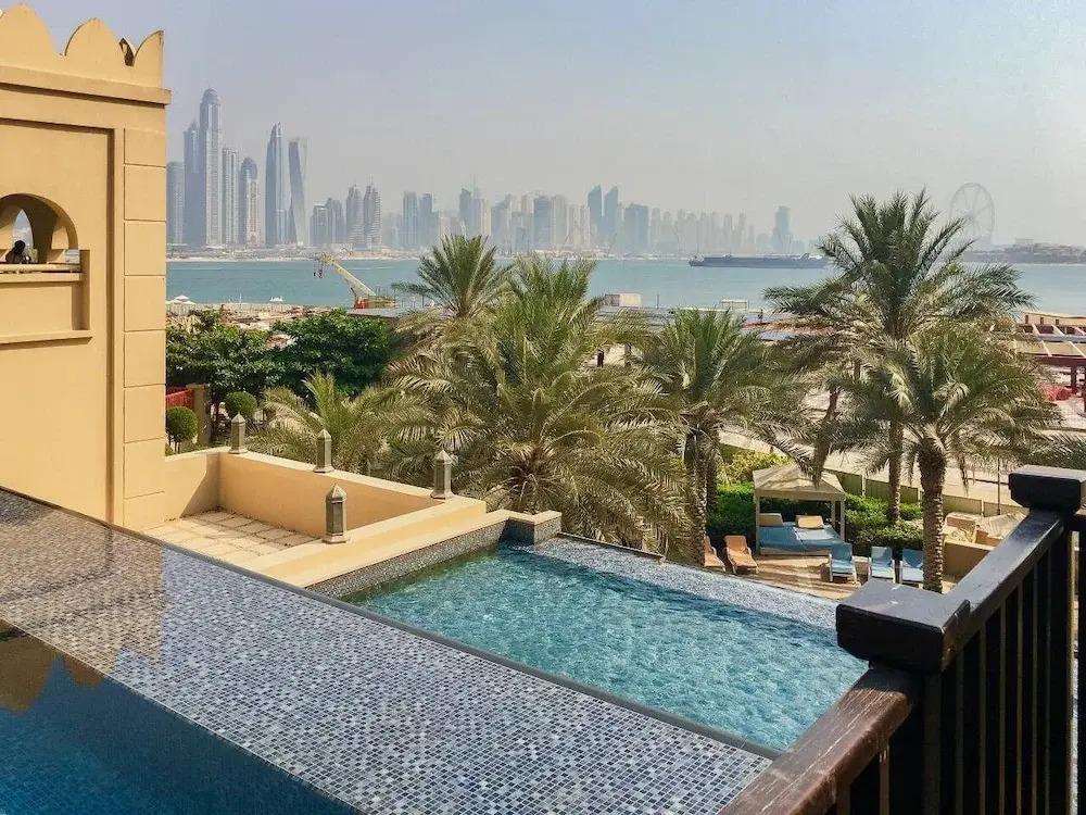 Дубай: Direct Beach Access! - Luxurious 1BR in Fairmont