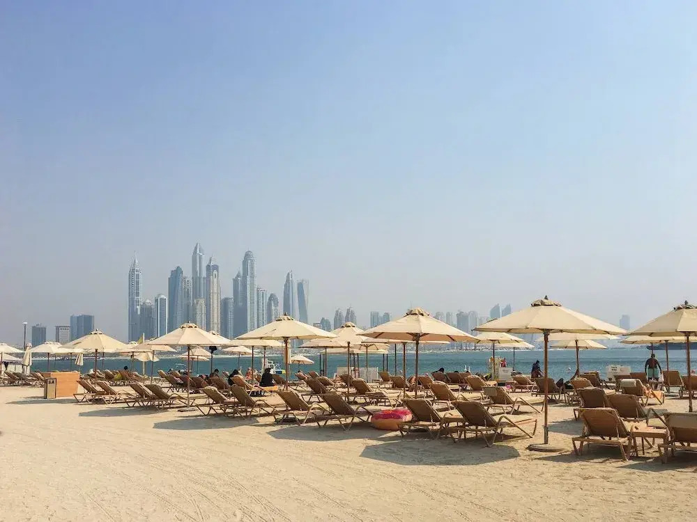 Дубай: Direct Beach Access! - Luxurious 1BR in Fairmont
