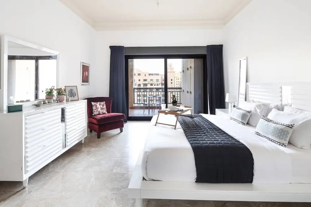 Дубай: Direct Beach Access! - Luxurious 1BR in Fairmont