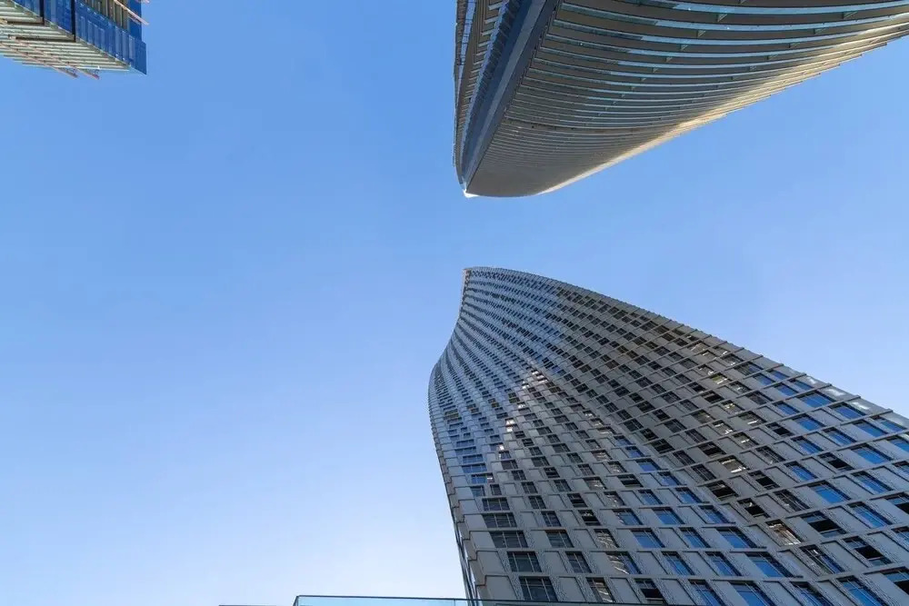 Дубай: Astonishing 1BR in Fabulous Cayan Tower