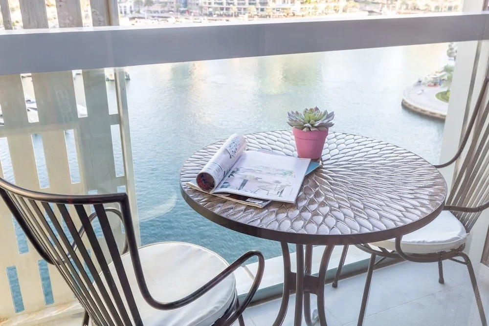 Дубай: Astonishing 1BR in Fabulous Cayan Tower