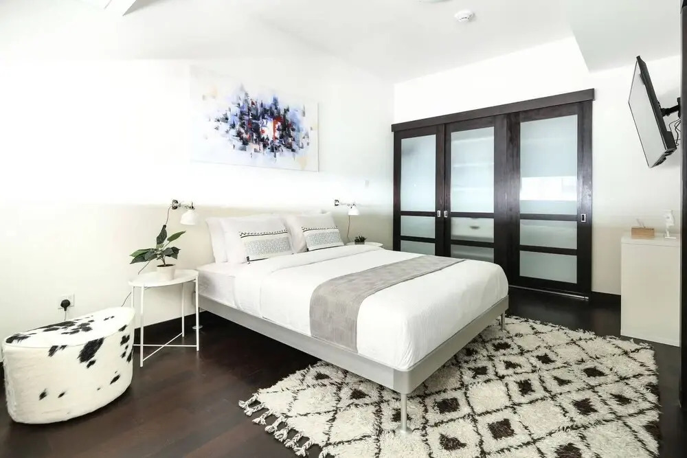 Дубай: Impressive 3BR Loft in Downtown Dubai!