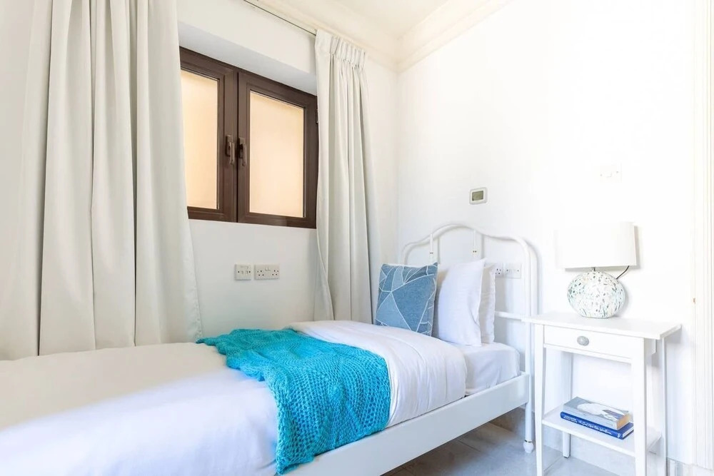 Дубай: Best in Downtown, Loft West 1BR