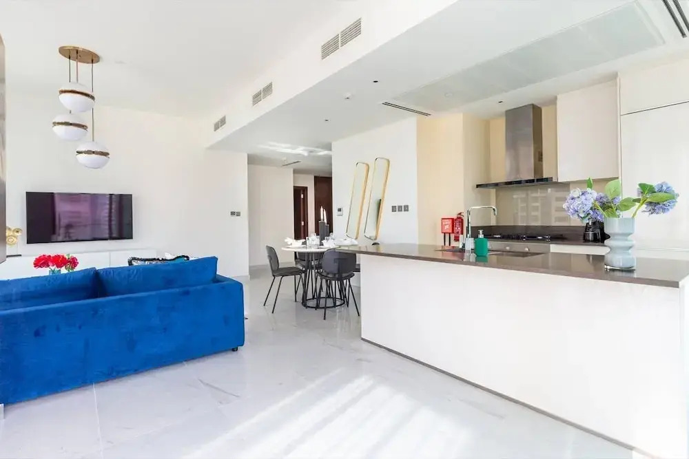 Distinctively Superior 2BR With Splendid Marina Views! — фото 4