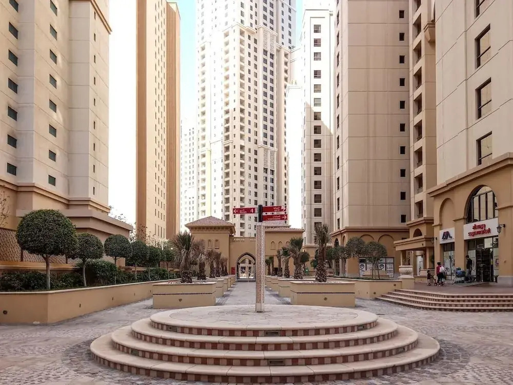 Дубай: Elegant + Upscale 3BR in JBR With Full Sea Views!
