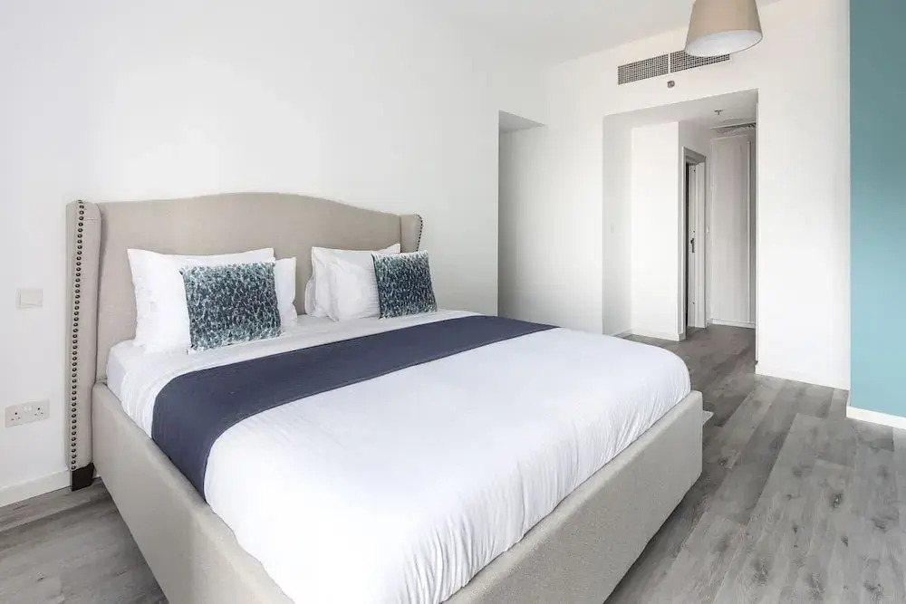 Дубай: Elegant + Upscale 3BR in JBR With Full Sea Views!