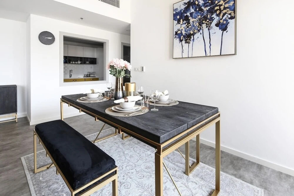 Дубай: Elegant + Upscale 3BR in JBR With Full Sea Views!