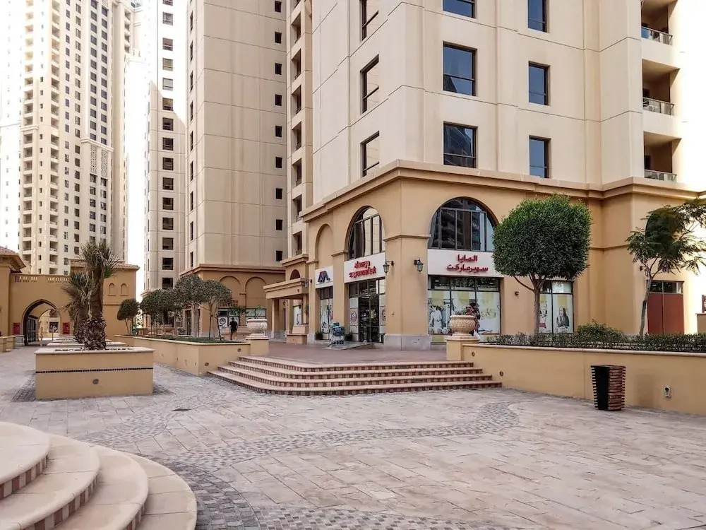 Дубай: Elegant + Upscale 3BR in JBR With Full Sea Views!