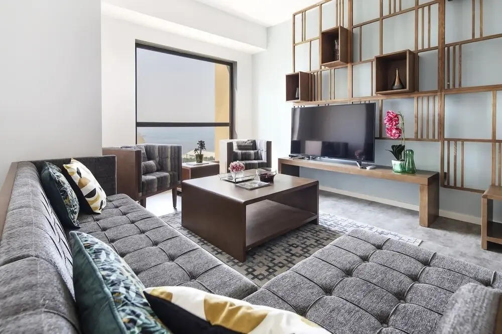 Дубай: Elegant + Upscale 3BR in JBR With Full Sea Views!