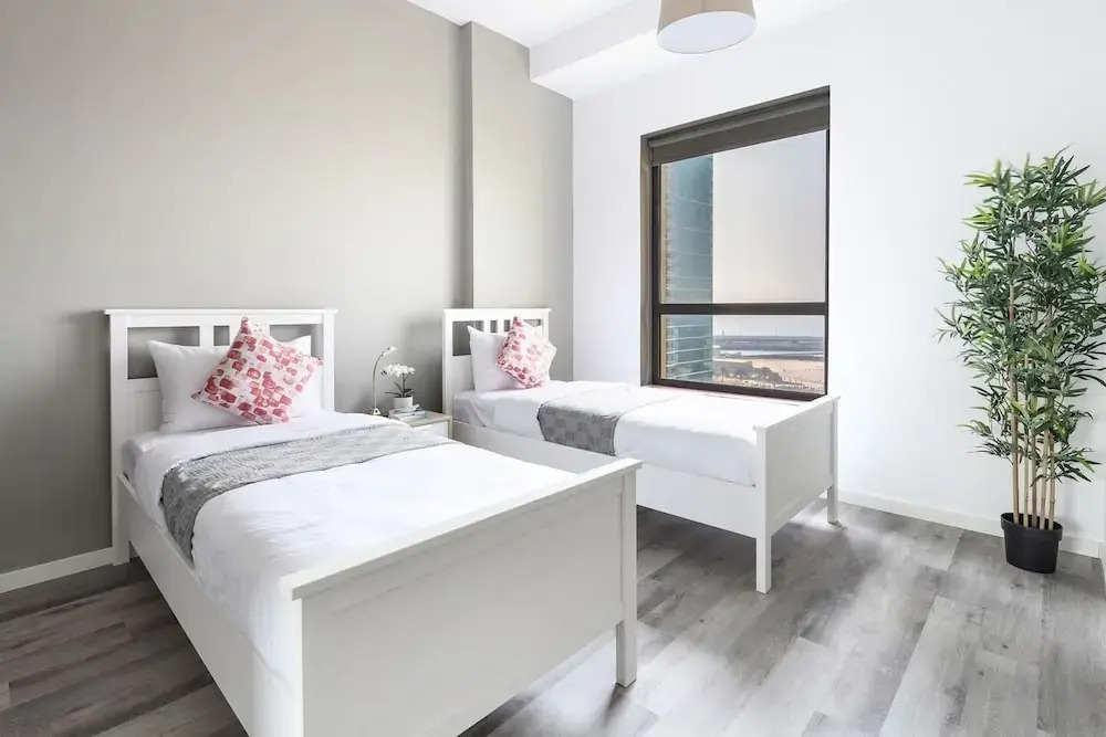 Дубай: Elegant + Upscale 3BR in JBR With Full Sea Views!