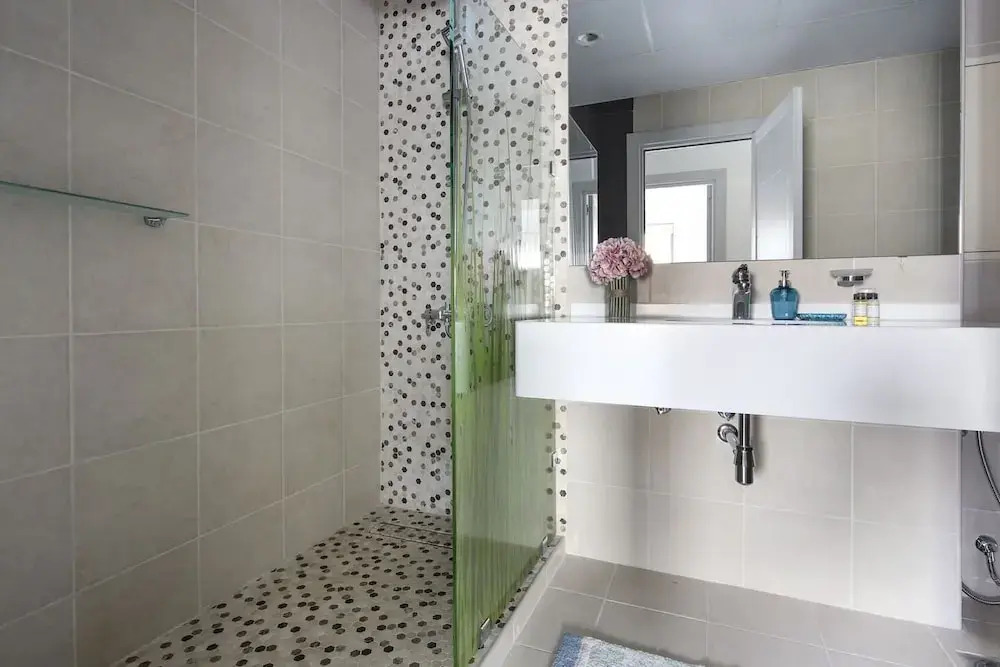 Дубай: Elegant + Upscale 3BR in JBR With Full Sea Views!