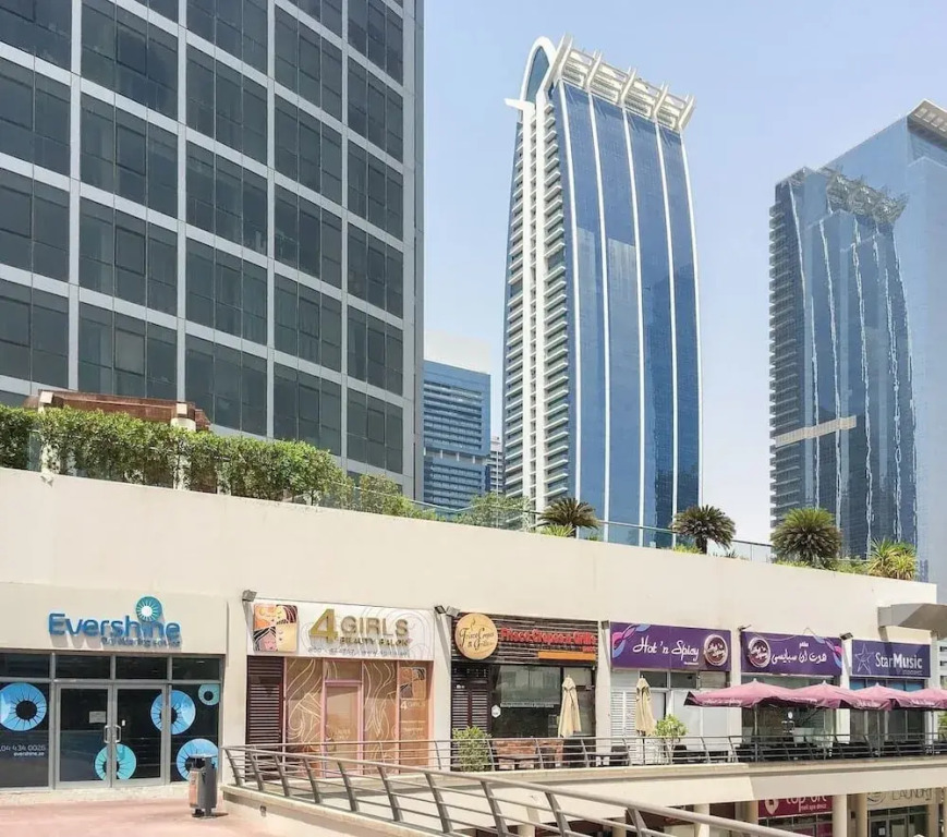 Дубай: Cozy 1BR With JLT Views!