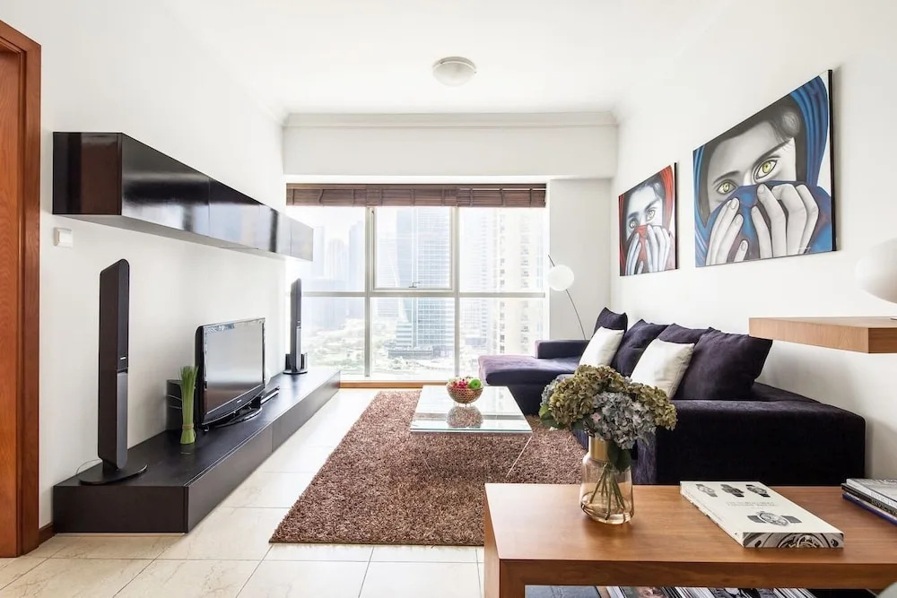 Дубай: Cozy 1BR With JLT Views!