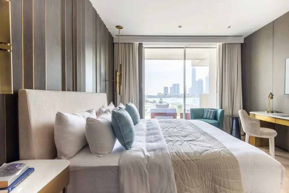 Дубай: Primestay - Beachfront 1BR with stunning sea view in Palm Jumeirah