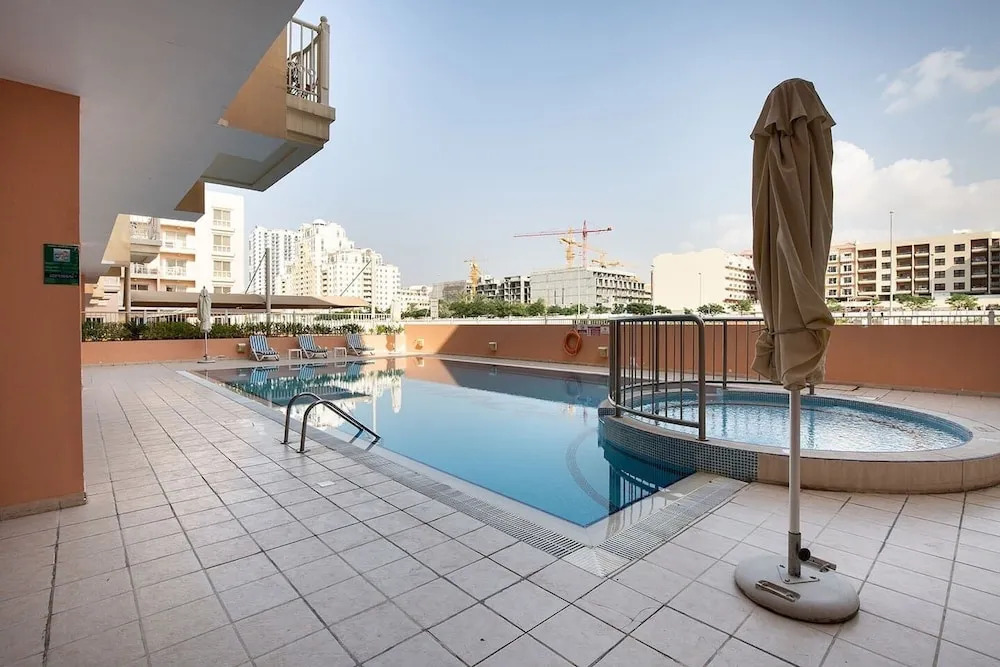 Bright & Spacious 1BR in JVC - Sleeps 3! — фото 5