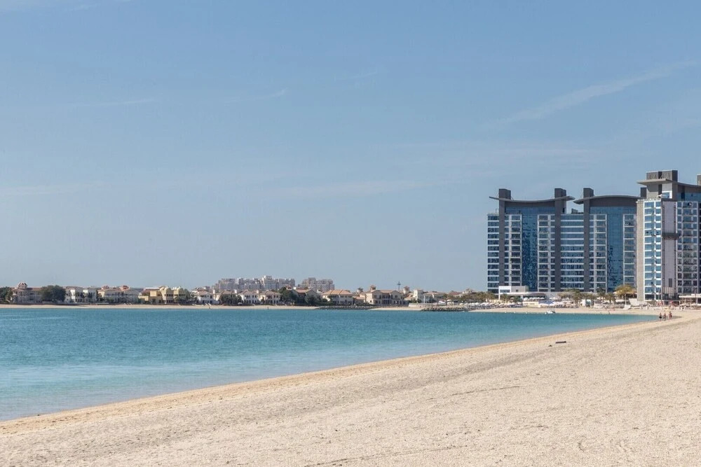 Дубай: Glamorous 1BR Apt on Palm Jumeirah - Near the Beach!