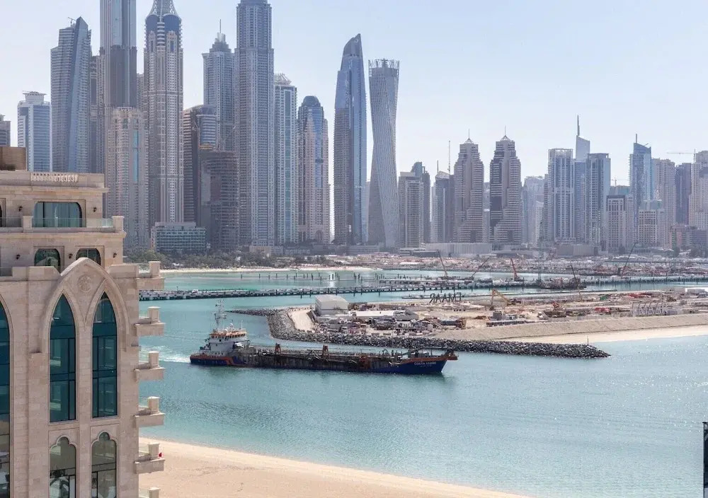 Дубай: Glamorous 1BR Apt on Palm Jumeirah - Near the Beach!