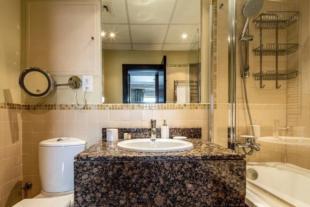 Дубай: Elegant 2BR in JBR With Stunning Marina Views!