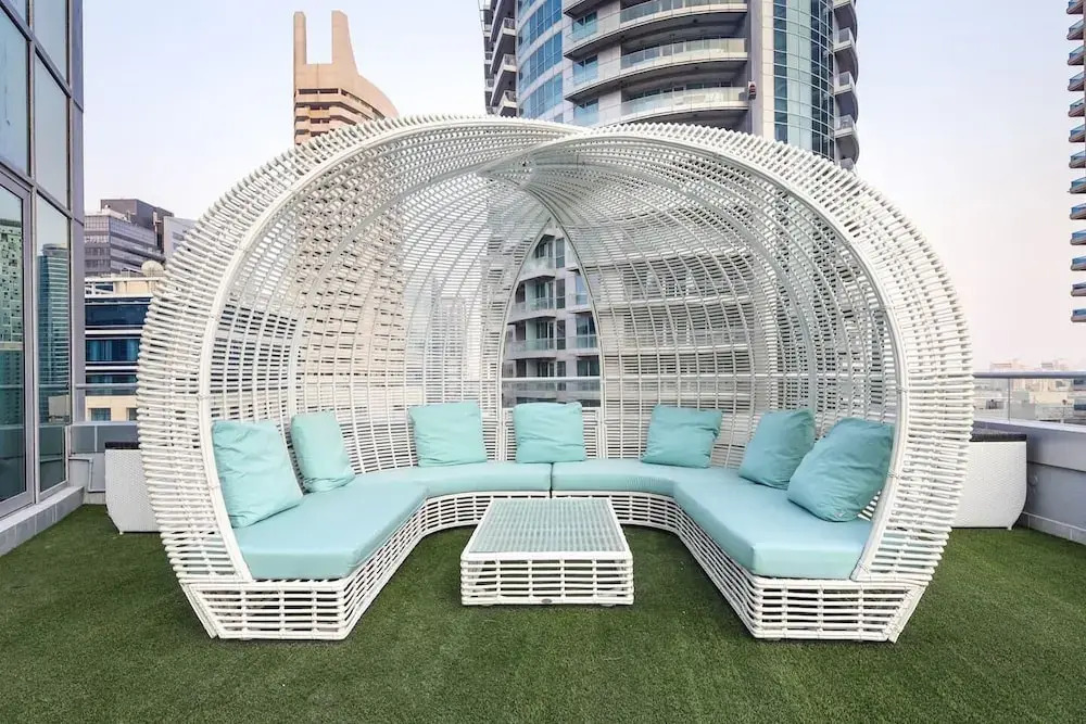 Дубай: Breathtaking 3BR With a Private Pool!