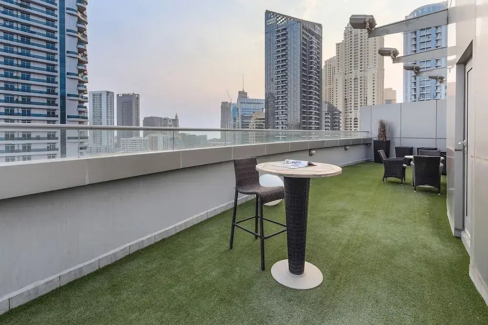 Дубай: Breathtaking 3BR With a Private Pool!