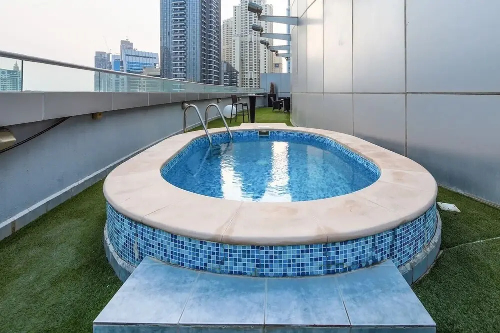 Дубай: Breathtaking 3BR With a Private Pool!