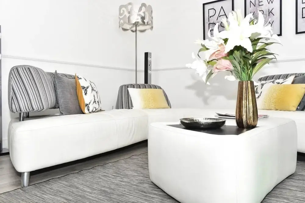 Дубай: Breathtaking 3BR With a Private Pool!