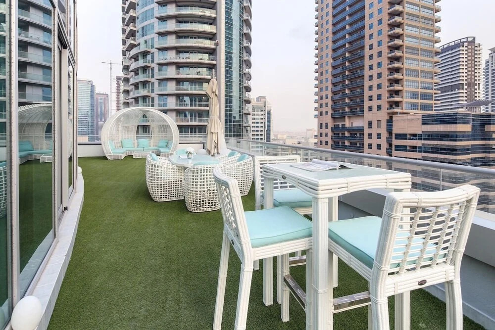 Дубай: Breathtaking 3BR With a Private Pool!