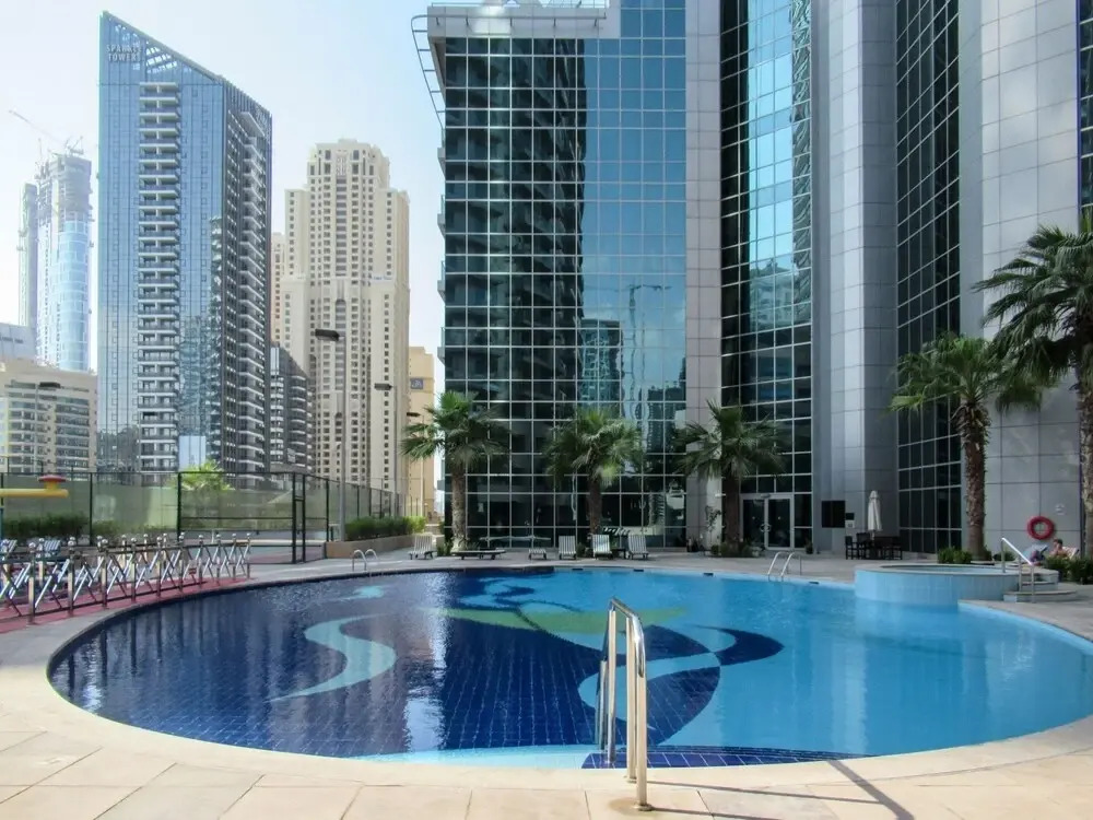 Дубай: Breathtaking 3BR With a Private Pool!
