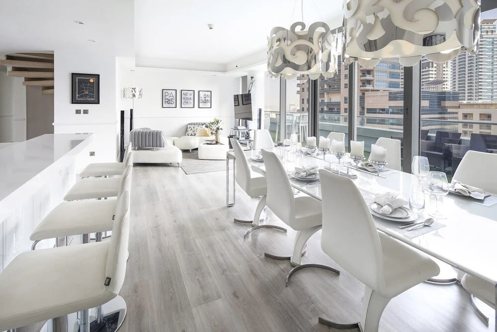 Дубай: Breathtaking 3BR With a Private Pool!