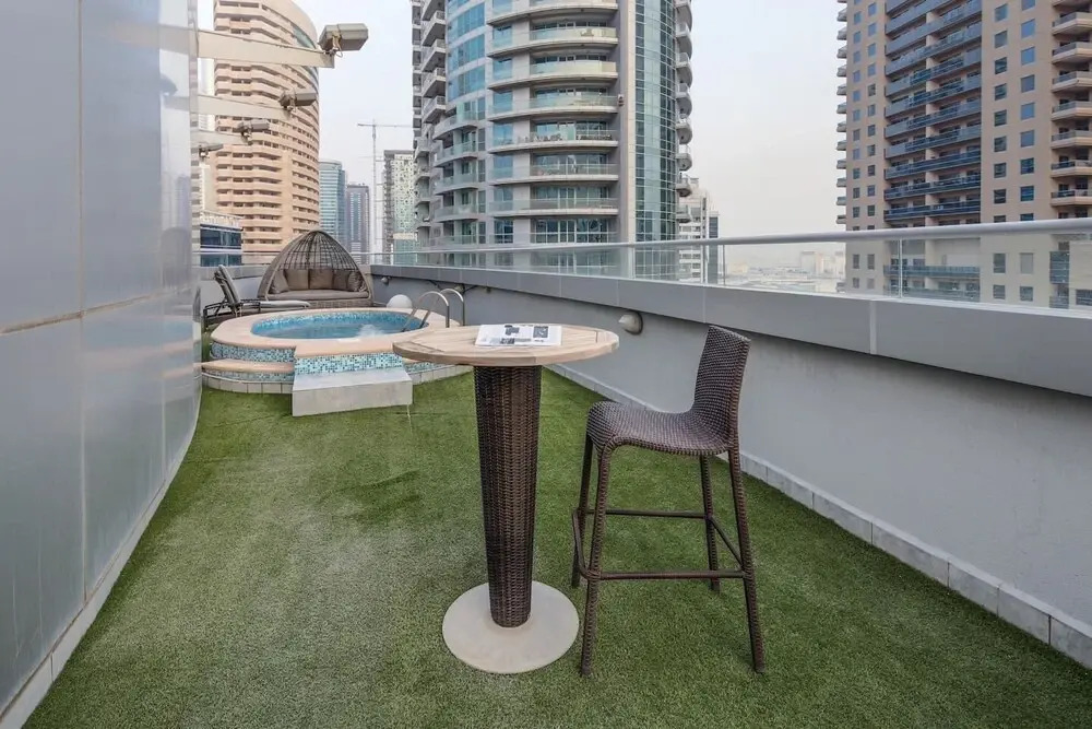 Дубай: Breathtaking 3BR With a Private Pool!