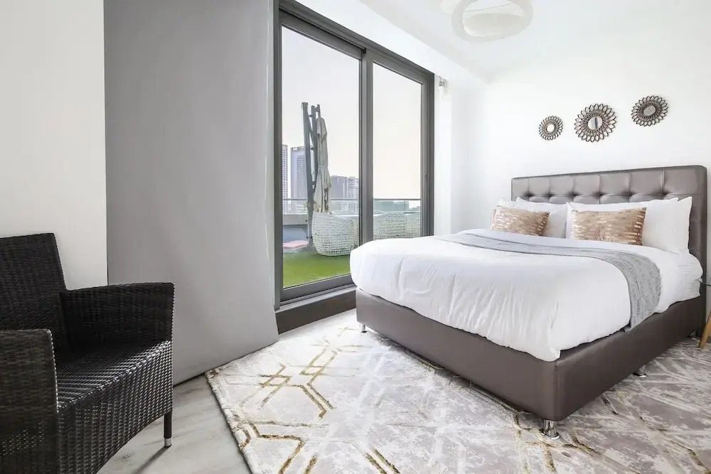 Дубай: Breathtaking 3BR With a Private Pool!