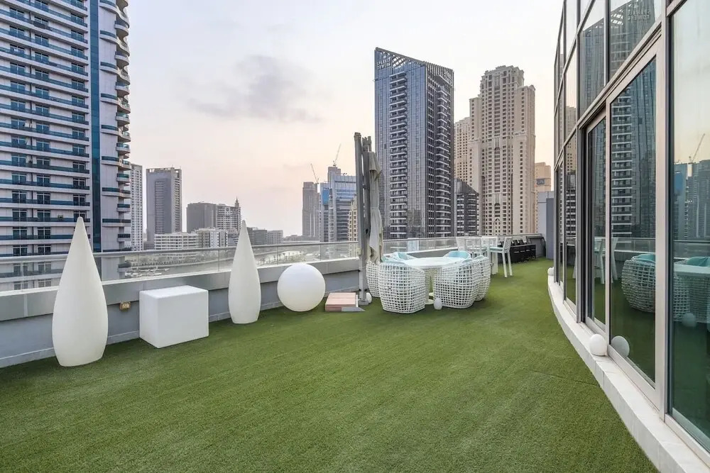 Дубай: Breathtaking 3BR With a Private Pool!