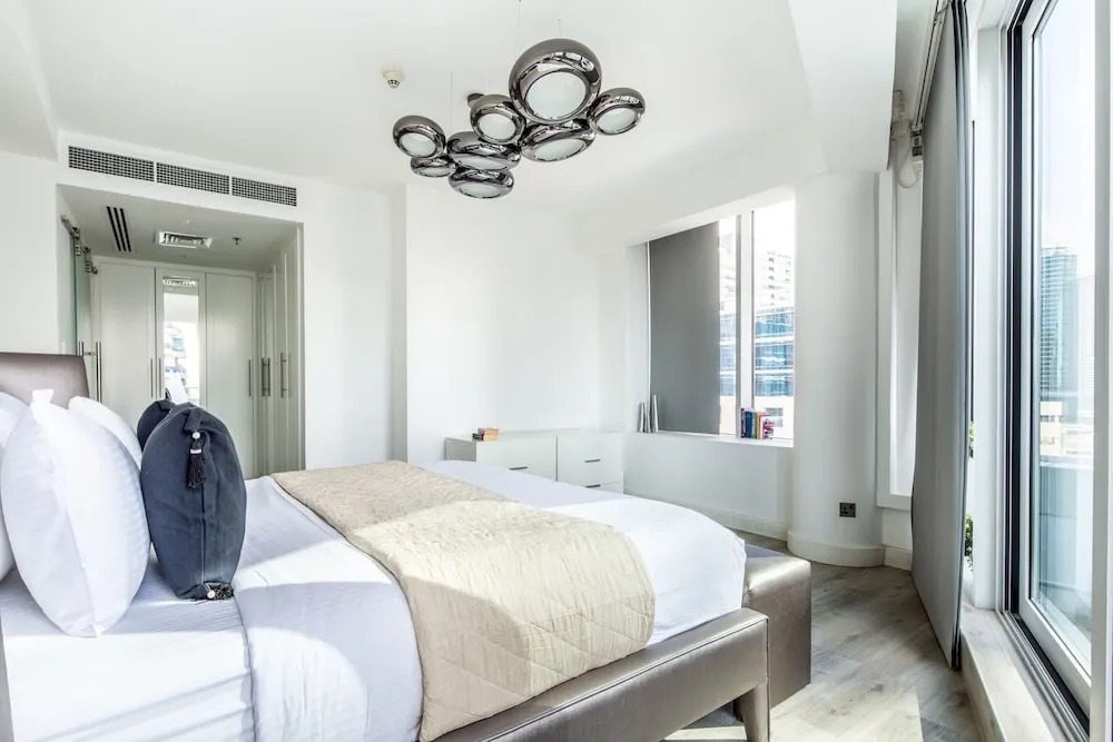 Дубай: Breathtaking 3BR With a Private Pool!