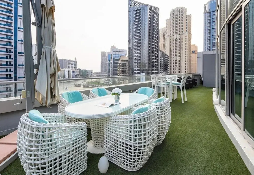Дубай: Breathtaking 3BR With a Private Pool!