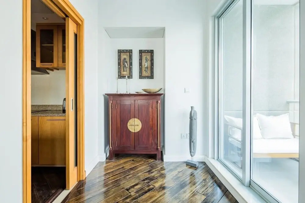 Amazing + Bright 2BR w/ Full Marina Views! — фото 4