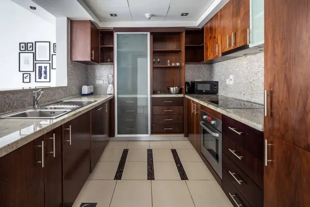 Дубай: Cool & Bright 1BR w/ Exhilarating Marina Views!