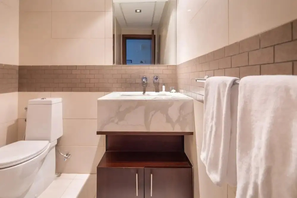 Дубай: Cool & Bright 1BR w/ Exhilarating Marina Views!