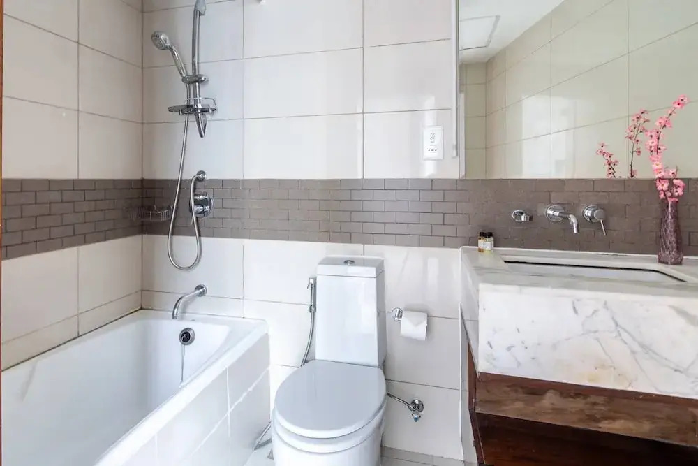 Дубай: Cool & Bright 1BR w/ Exhilarating Marina Views!