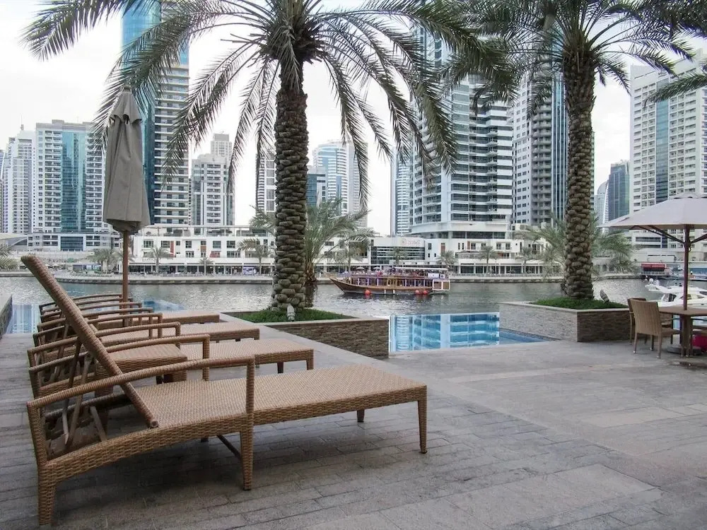 Дубай: Cool & Bright 1BR w/ Exhilarating Marina Views!