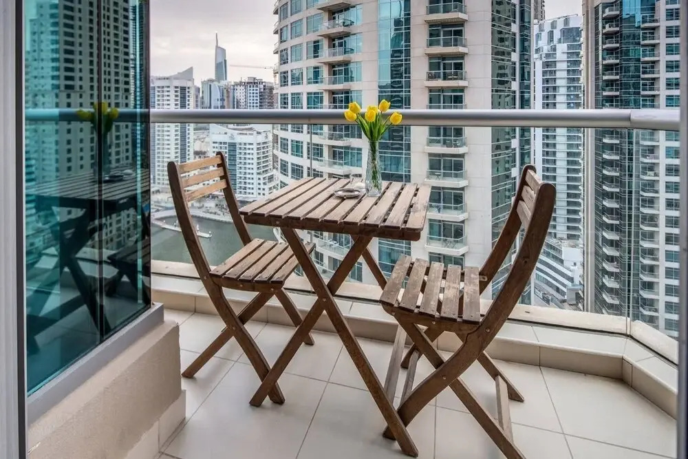 Дубай: Cool & Bright 1BR w/ Exhilarating Marina Views!