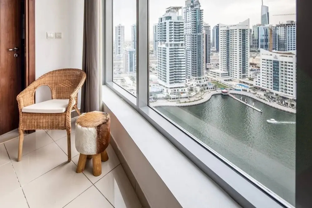 Дубай: Cool & Bright 1BR w/ Exhilarating Marina Views!