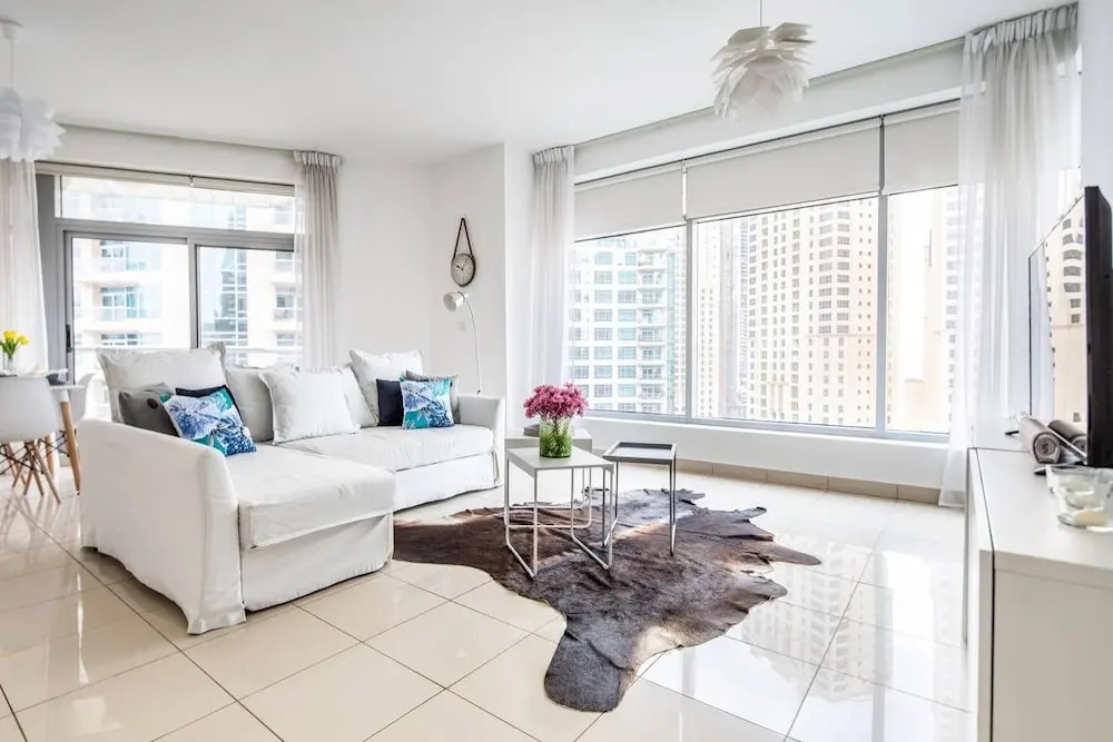 Дубай: Cool & Bright 1BR w/ Exhilarating Marina Views!